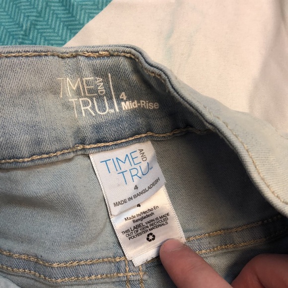 Time and tru. Light wash, above the knee shorts - Picture 3 of 4